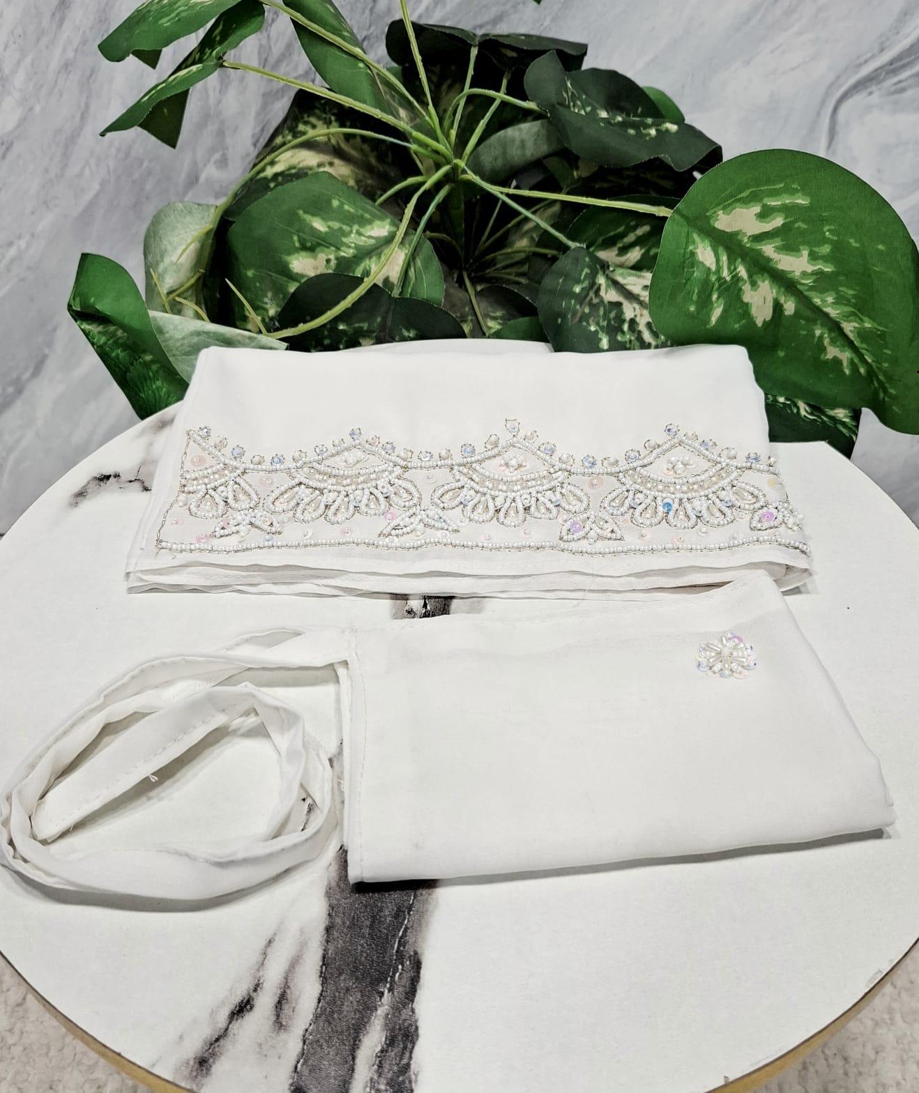 luxurious series 6 White