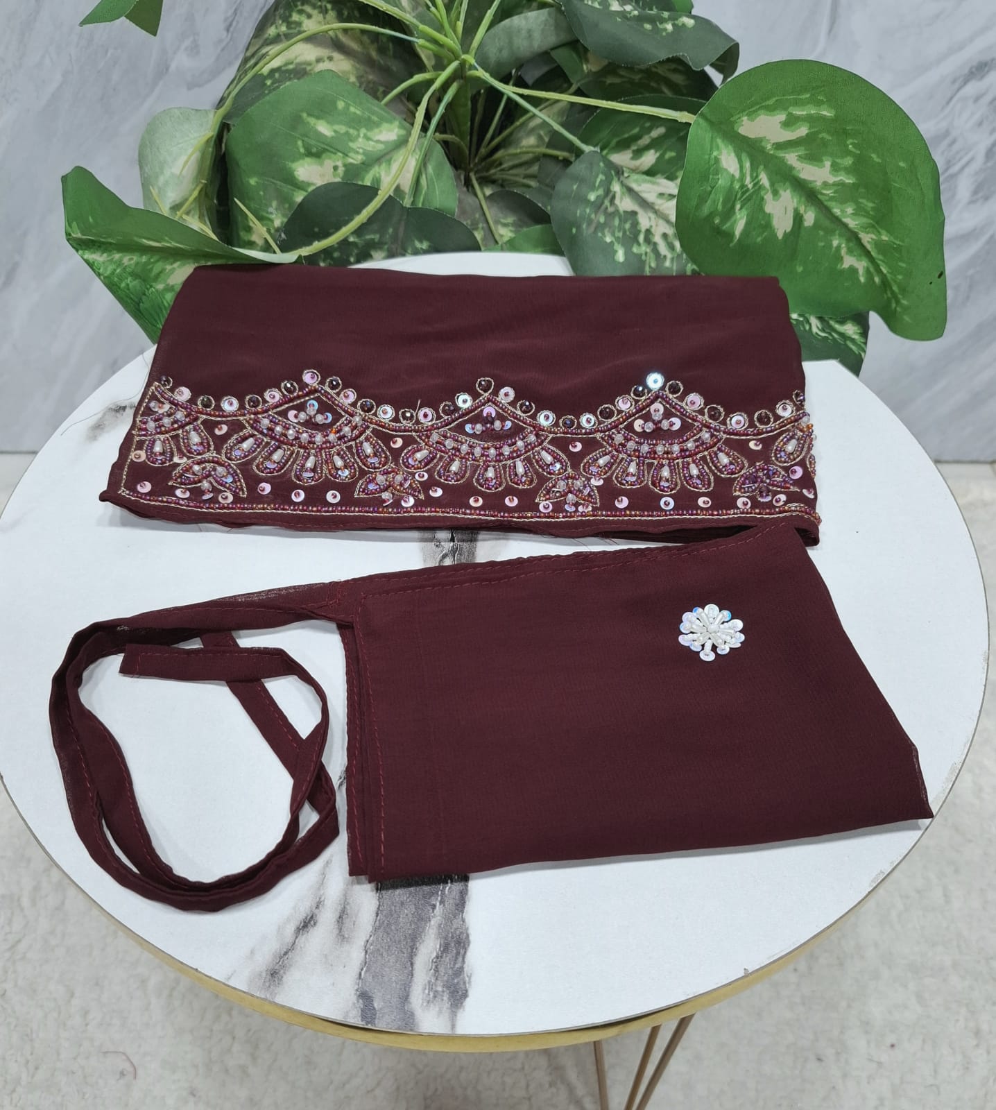 luxurious series 6 Maroon