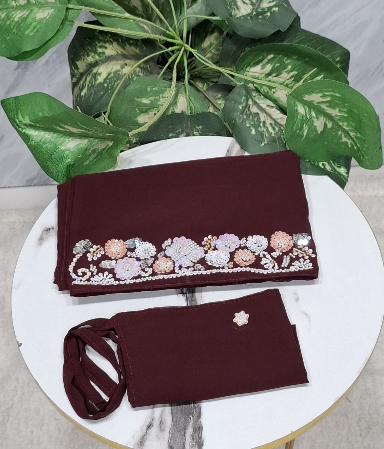 luxurious series 5 Maroon