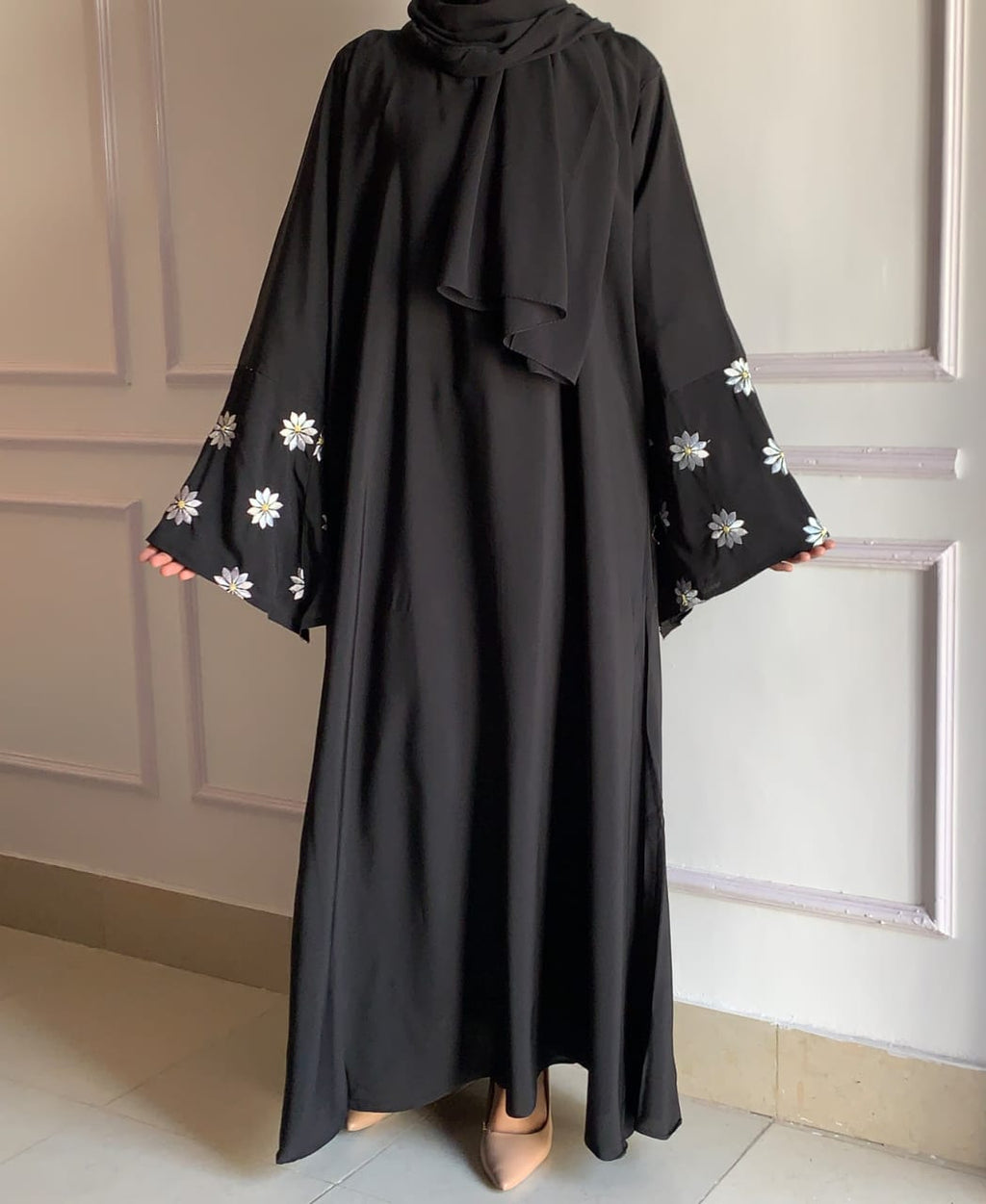 EMBROIDERED DAISY ABAYA