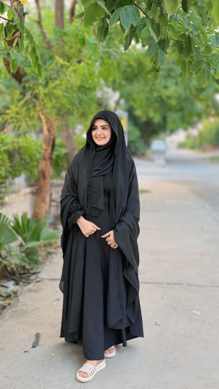 Irani Abaya Set With Lacey Chadar
