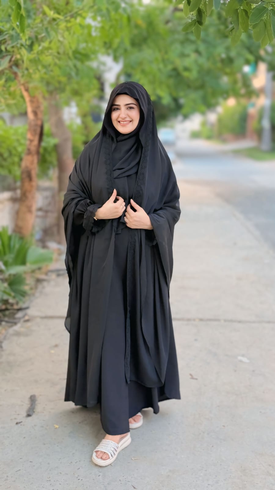 Irani Abaya Set With Lacey Chadar