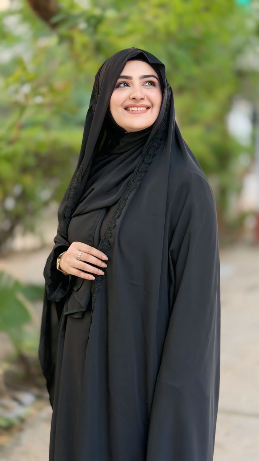 Irani Abaya Set With Lacey Chadar