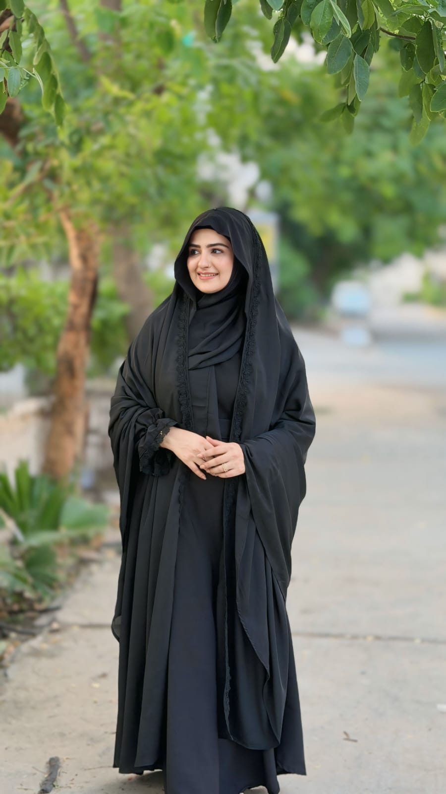 Irani Abaya Set With Lacey Chadar