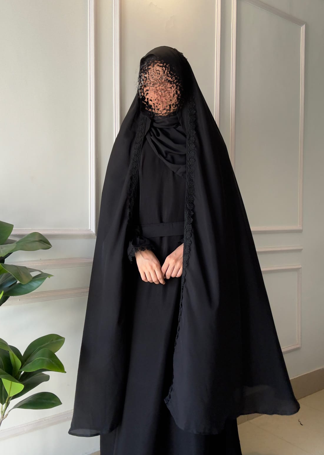 Irani Abaya Set With Lacey Chadar